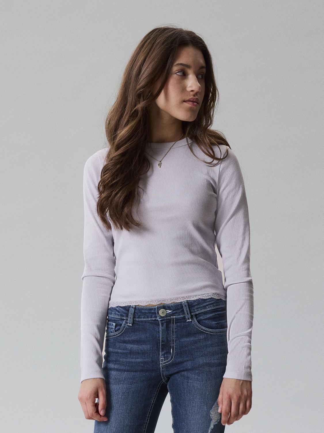 model_shot-creative